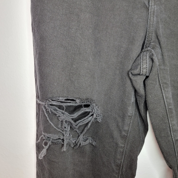 Levi's High Waisted Mom Jeans Women Long Pants Black Rips Denim Size  31 x 27 - Picture 6 of 12
